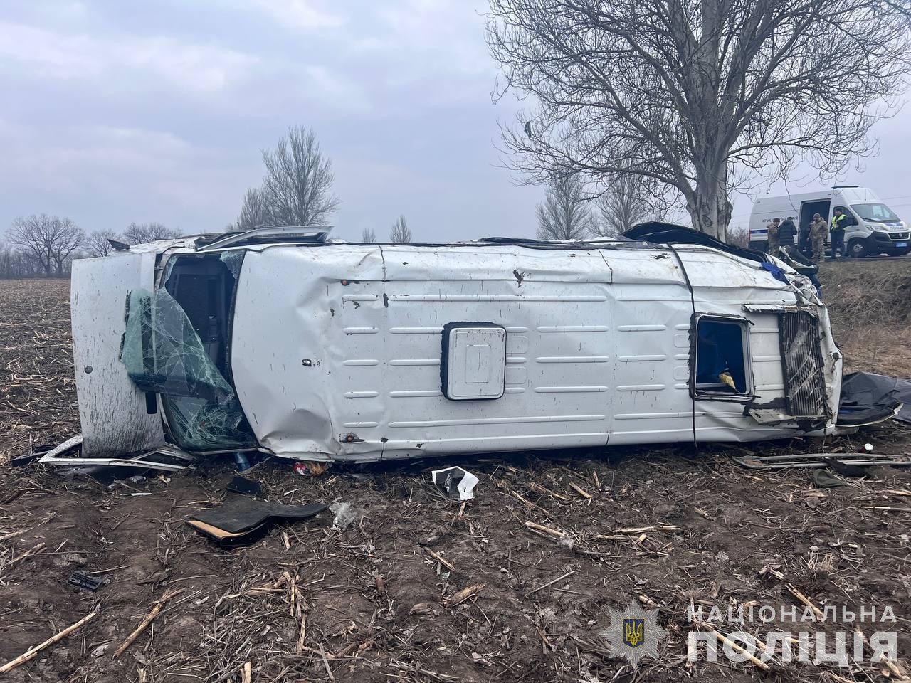 На Дніпропетровщині перевернувся автобус: чотири загиблих, 13 поранених