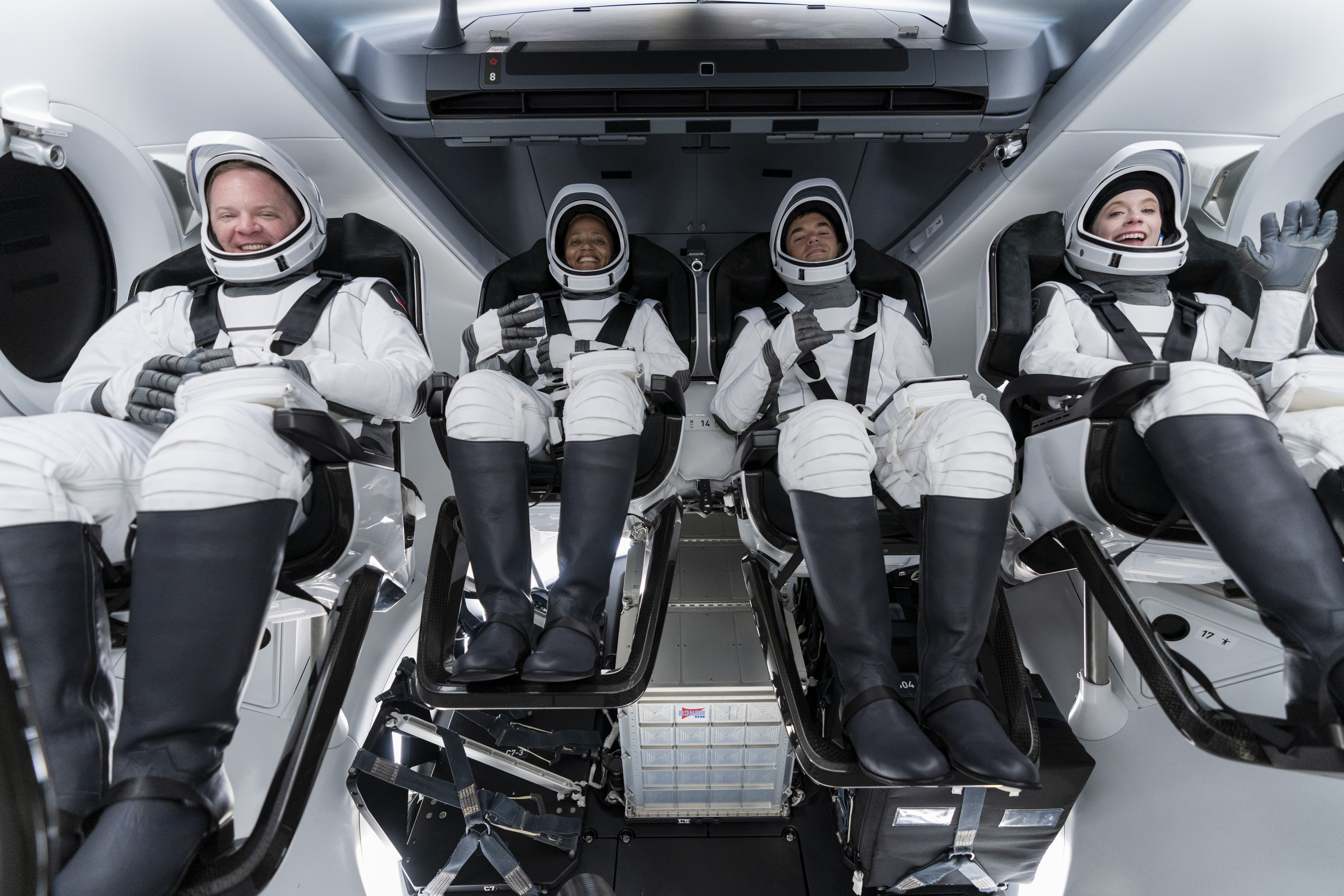 SpaceX вперше в історії запустить в космос цивільну місію