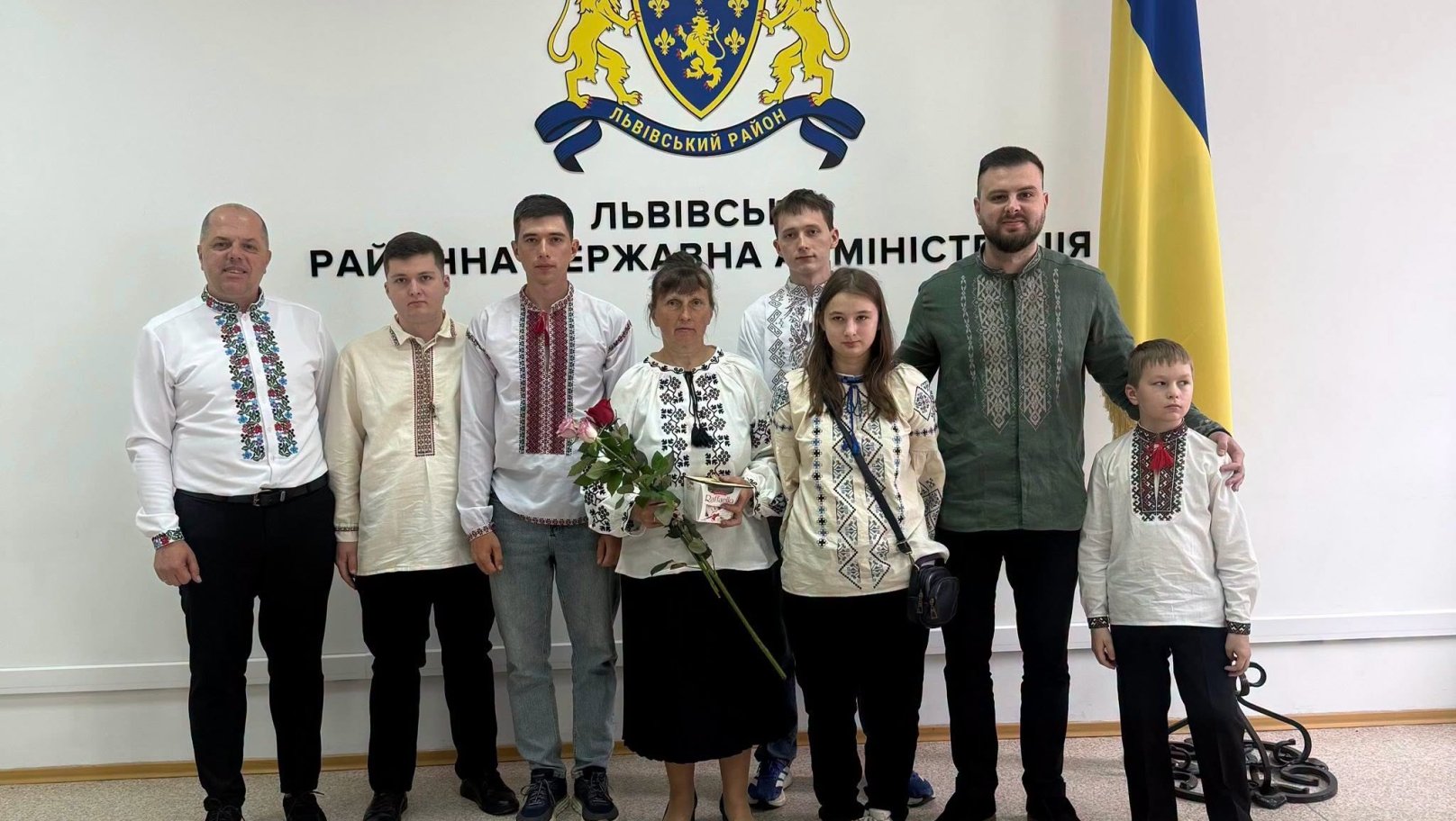 Виховують по 5 та 6 дітей: на Львівщині масово нагородили жінок почесним званням