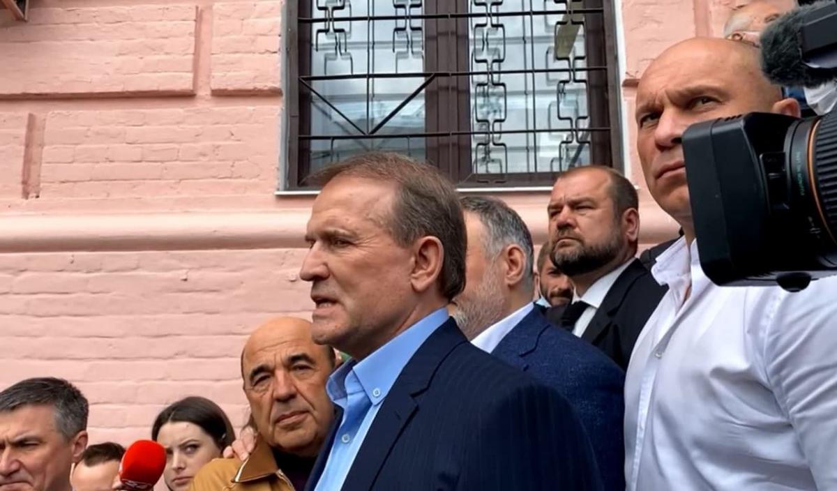 Медведчук прибув до Печерського суду