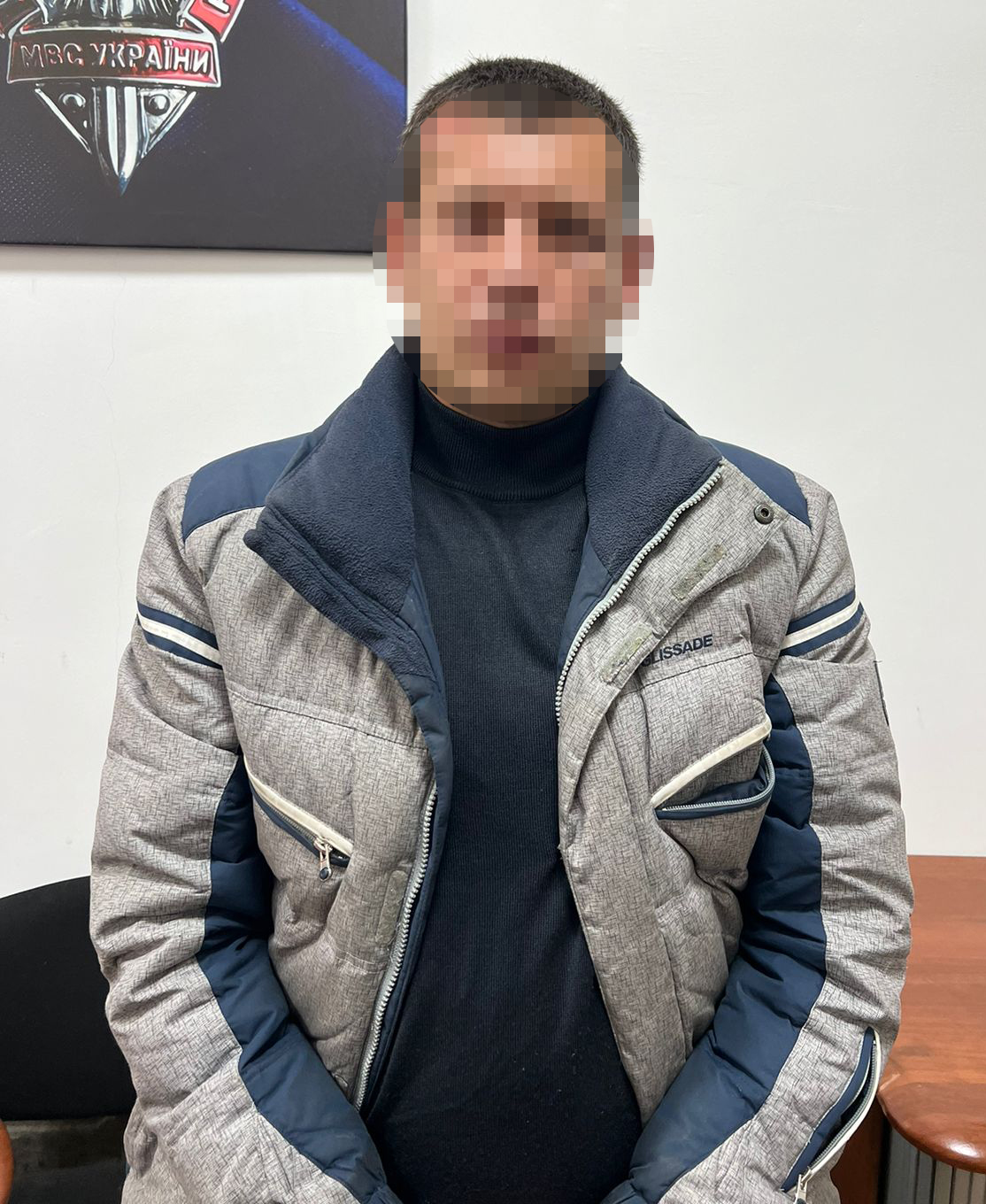Бив ножем і табуретом. У Львові чоловік прийшов у гості та намагався зарізати господаря