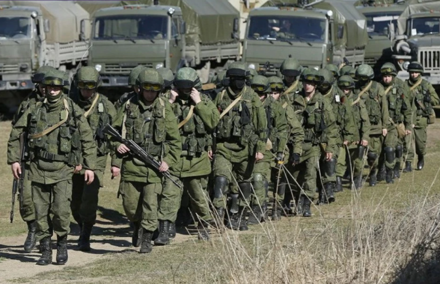 Росії бракує солдатів на нові військові округи: у британській розвідці пояснили причину