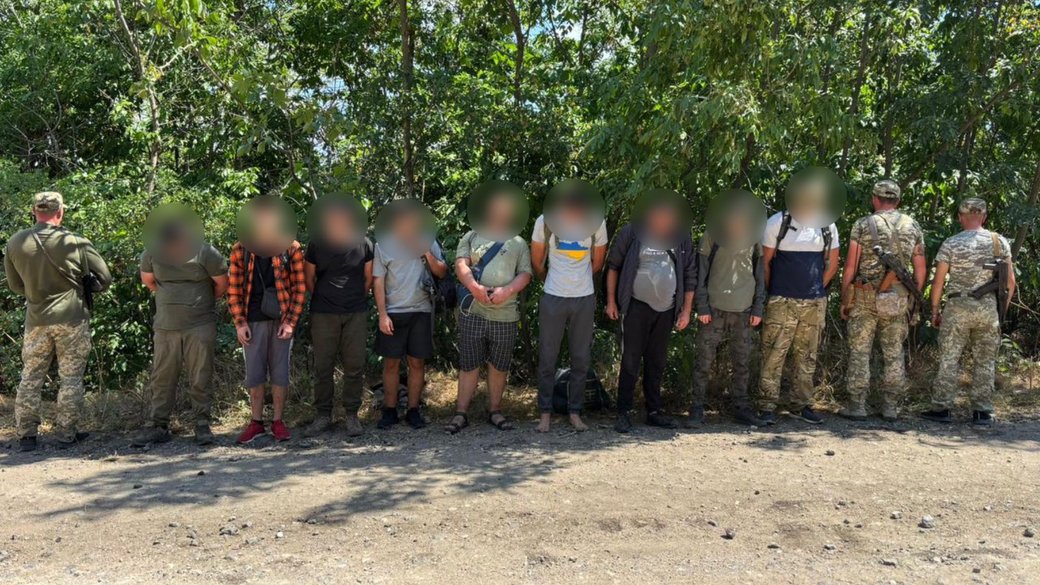 На Одещині затримали дев’ятьох чоловіків, які намагалися втекти до Молдови (фото)