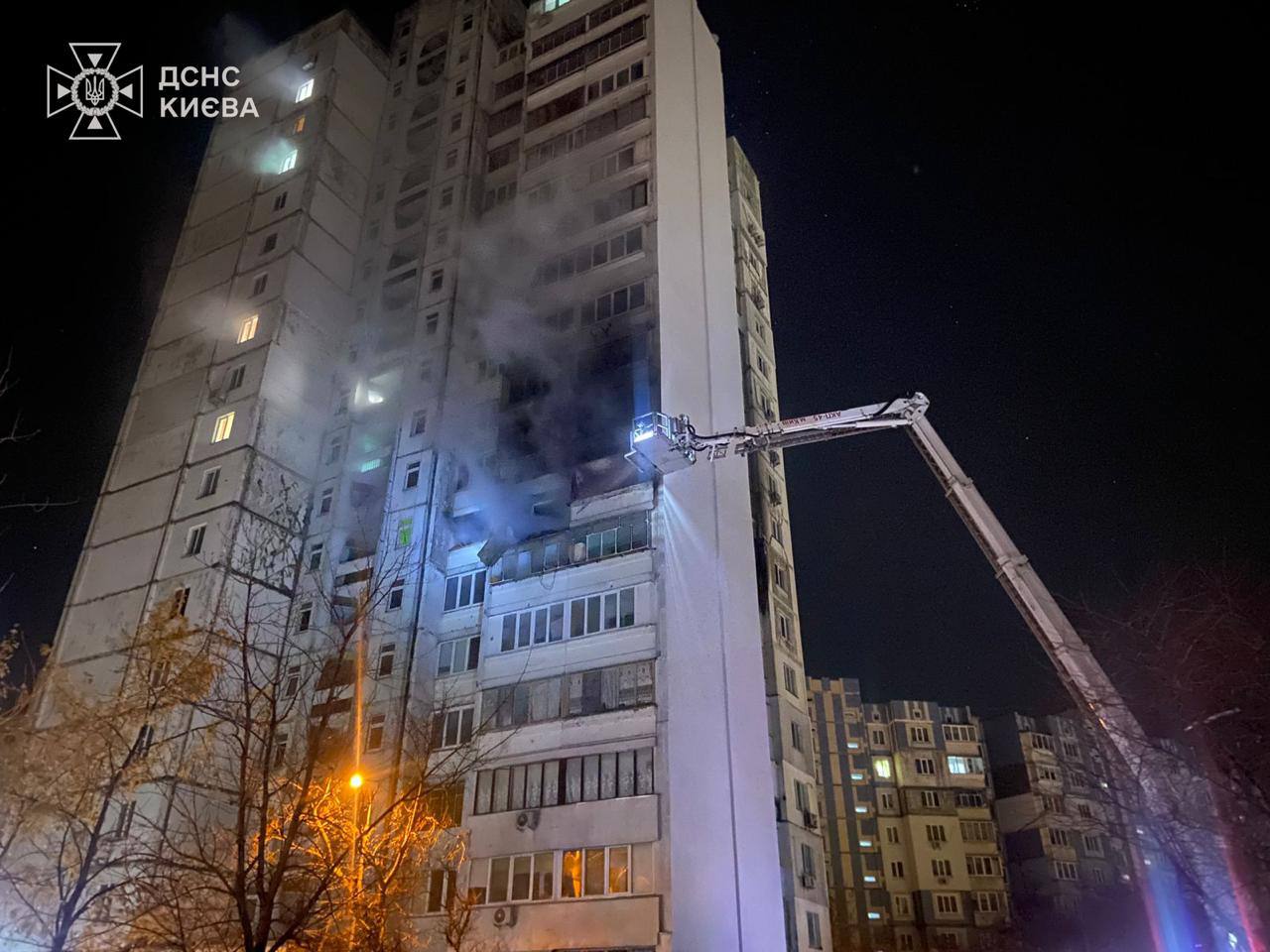 Атака РФ на Київ: одна людина загинула, понад 20 постраждали, ДСНС показала перші фото наслідків