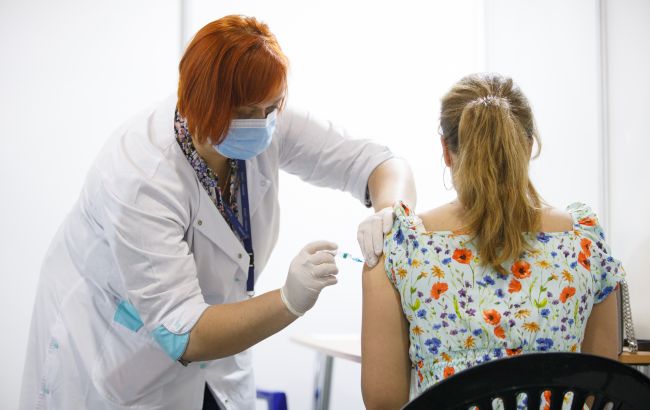 В Україні за добу вакцинували більше 25 тисяч людей