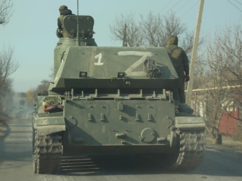 На Сумщині окупант наїхав на пішоходів, є загиблий і поранені