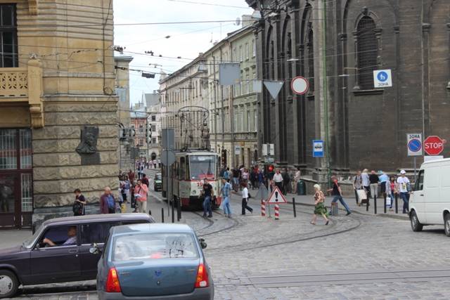 У Львові масово блокують перепустки водіям за хитре порушення у центрі міста