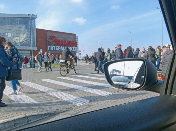 У Львові невідомий повідомив про замінування семи торгових центрів