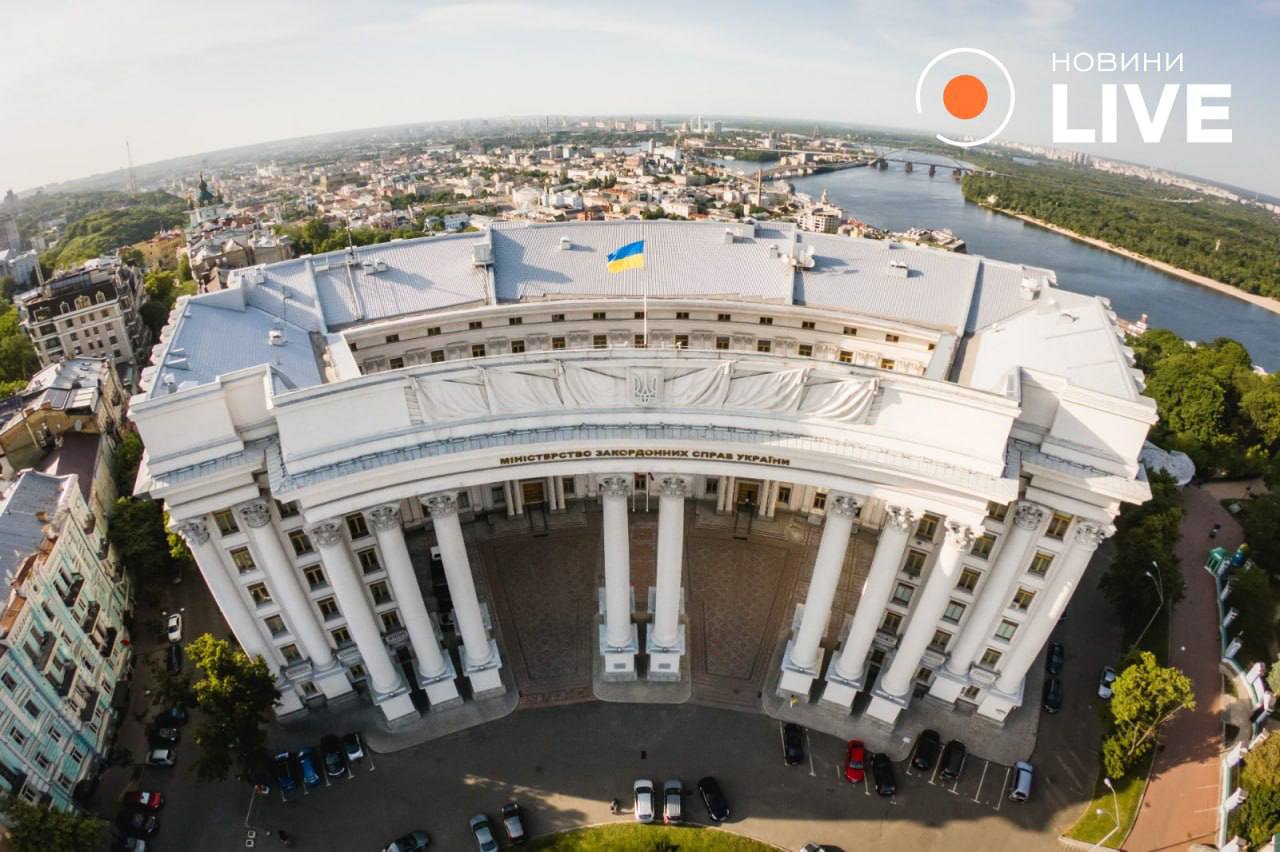 У Києві під час російської атаки пошкоджено будівлю МЗС України: Як вона виглядає