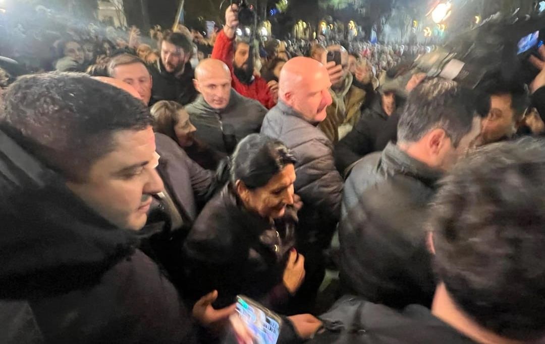 У Грузії поновили протести: мітингувальники вимагають надати їм ефірний час