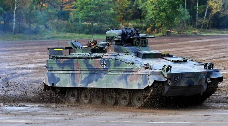 «Подобається, як вони ревуть». Резніков показав подарунки з Німеччини