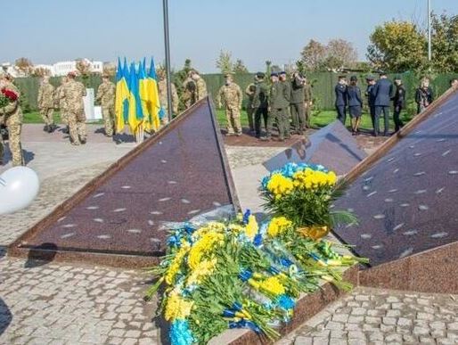 У Маріуполі окупанти замість меморіалу захисникам хочуть поставити Невського на коні