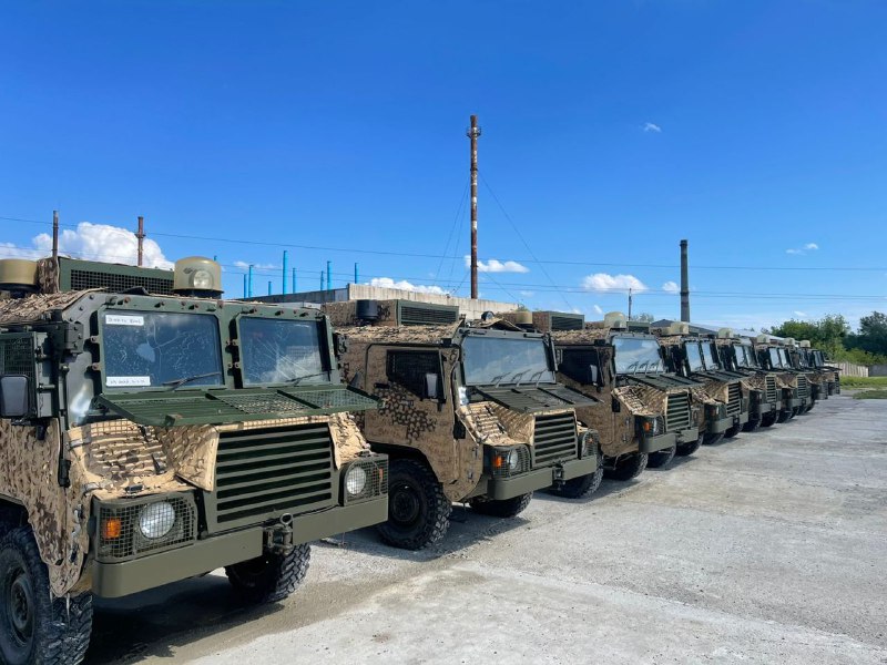 Український військовий-анонім передав армії броньовані джипи Pinzgauer