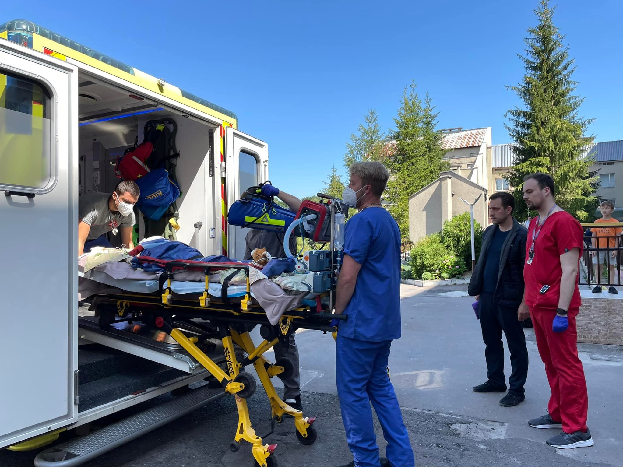 Удар по Вінниці: 7-річного хлопчика з важкими опіками зі Львова евакуювали до Німеччини