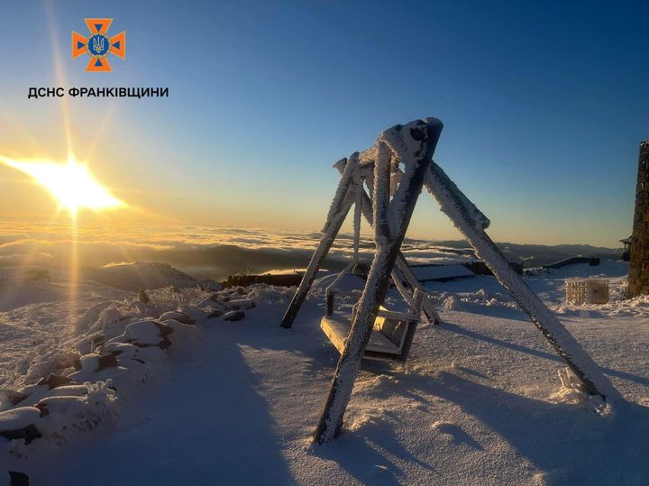 Карпати замело снігом