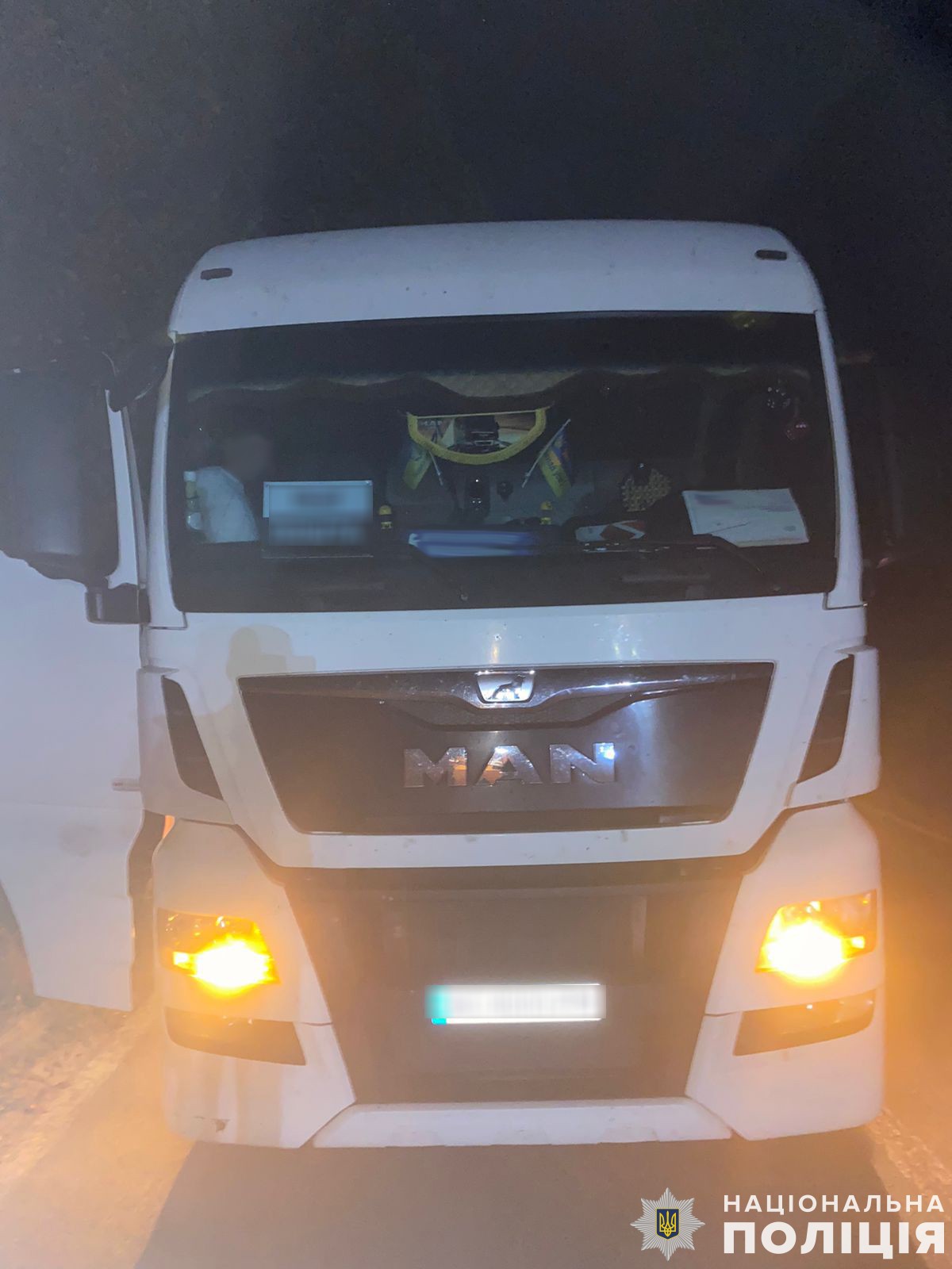 На Львівщині під колесами вантажівки загинув чоловік