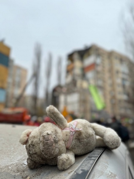 В Одесі з-під завалів будинку дістали тіло маленької дитини. Оновлено (від 11:50)