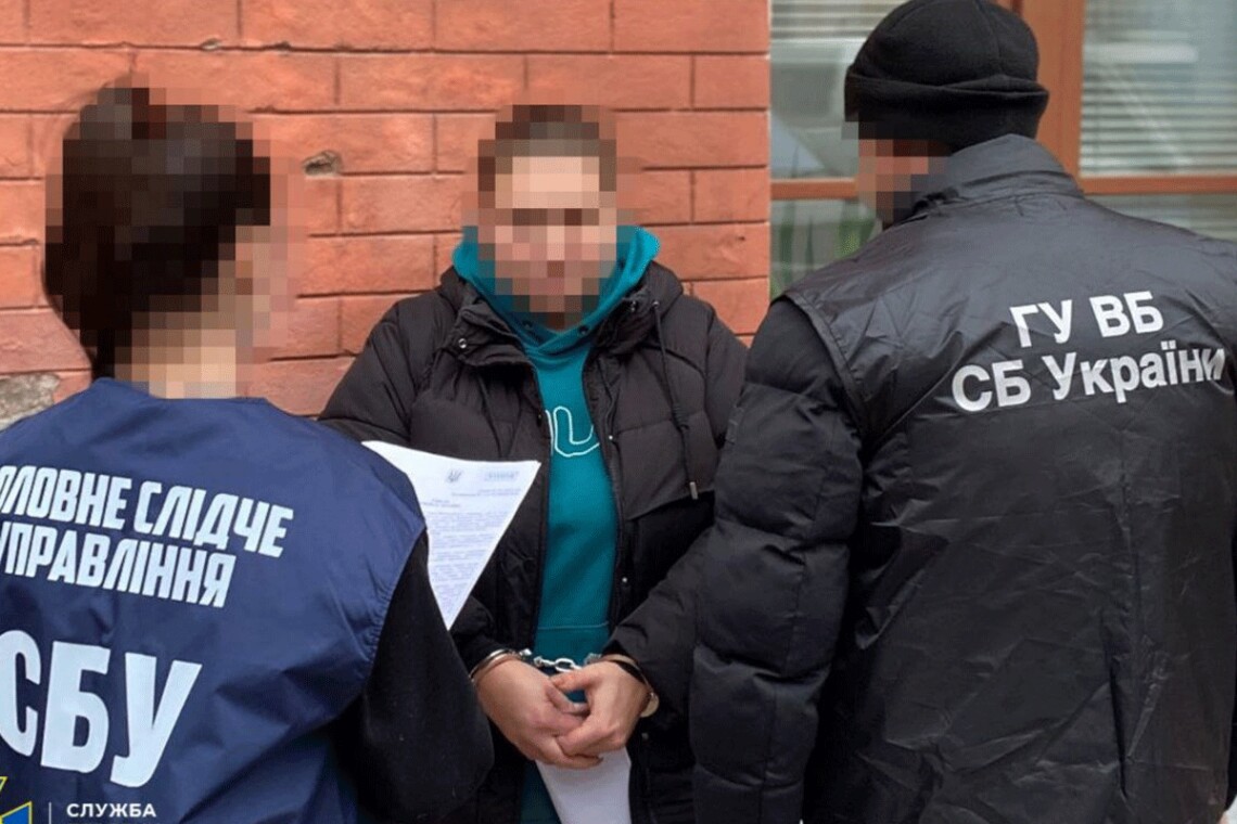 Виманювала мільйон гривень у дружини полоненого захисника «Азовсталі»: шахрайку затримали