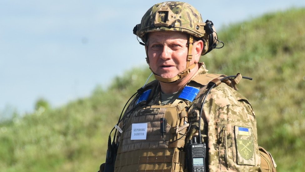 Головнокомандувач Залужний показав, як українські військові знищують російські танки