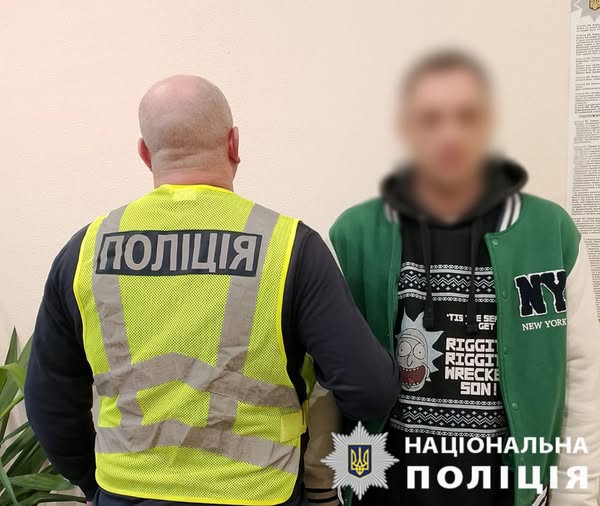 У Києві чоловік через ревнощі побив і пограбував жінку, яку запросив на побачення (фото)