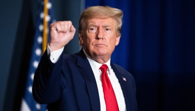Трамп готує понад 100 указів, які почне підписувати у перший день президентства, –  Associated Press