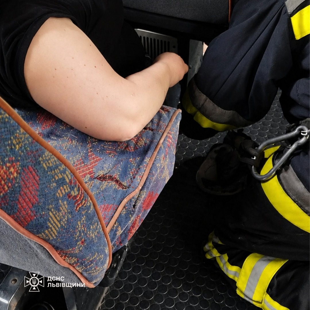 На Львівщині ДСНС рятували жінку просто в автобусі: Що сталося