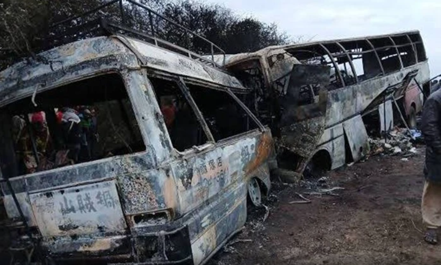 Зіштовхнулися туристичний та весільний автобуси: 38 чоловік загинуло у ДТП в Танзінії