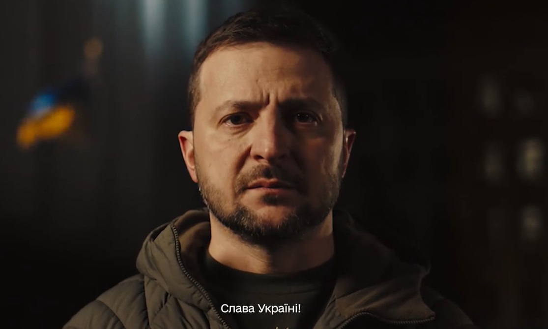 Рік, який поранив у серце. Але ми не викинули білий прапор, а підняли синьо-жовтий стяг, - звернення Зеленського