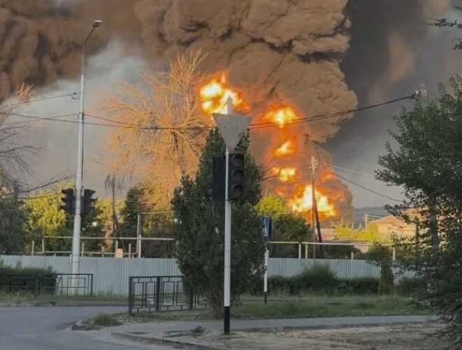 У Волгоградській області вибухнула нафтобаза.