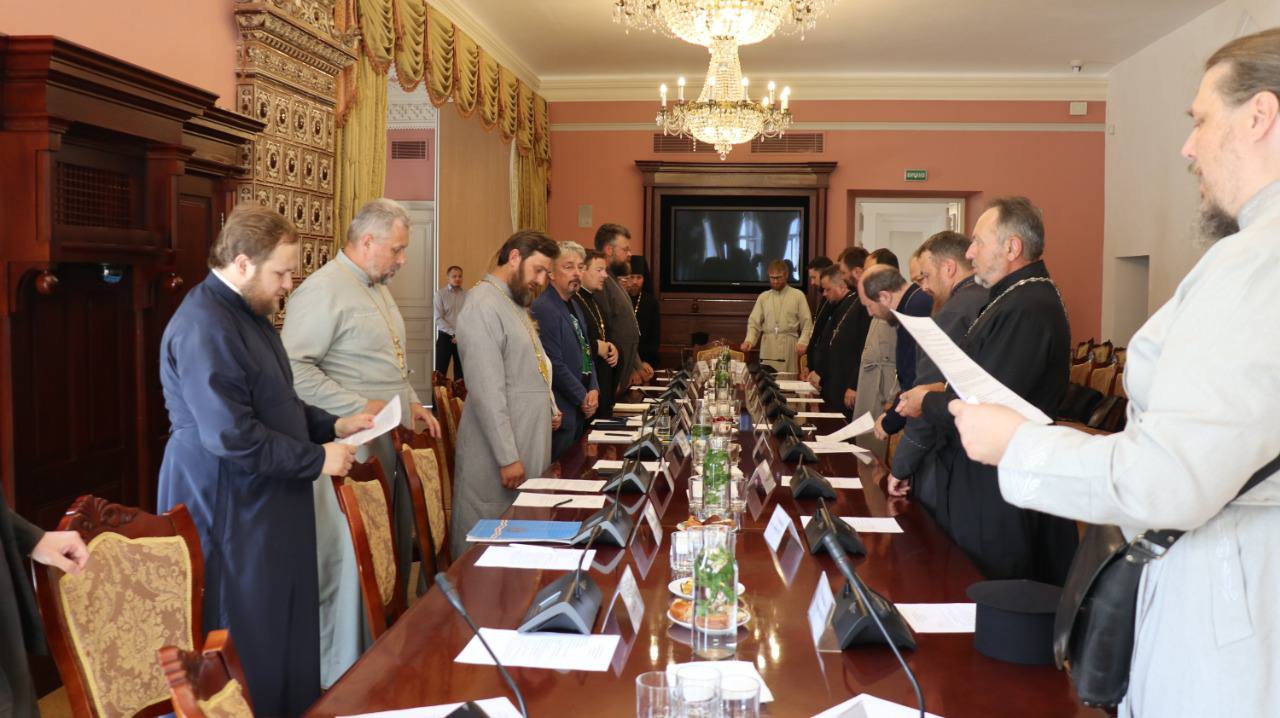 У Києві відбулася зустріч духовенства ПЦУ й УПЦ московського патріархату