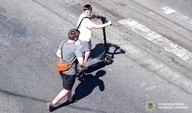 У Рівному хлопці на самокаті збили дитину: поліція оголосила розшук