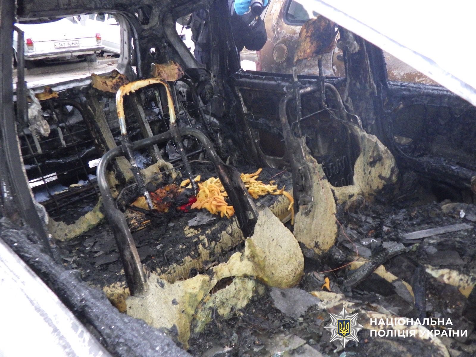У Києві чоловік образився і спалив три машини