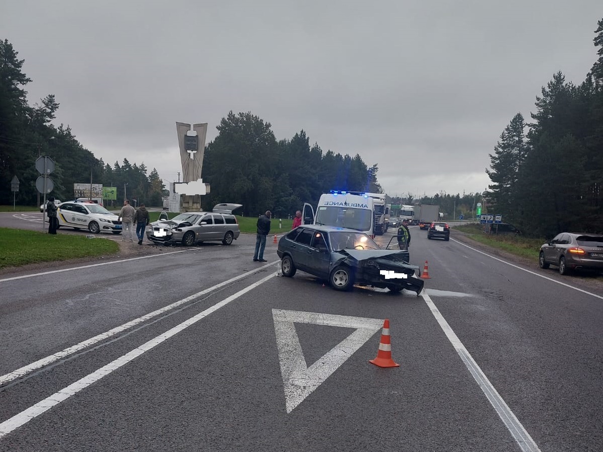 Внаслідок ДТП на Львівщині постраждали четверо людей