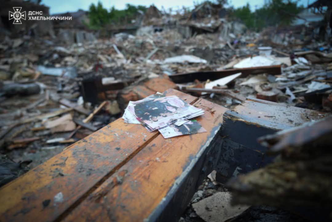 Удар по Хмельниччині: фото з місця вибуху