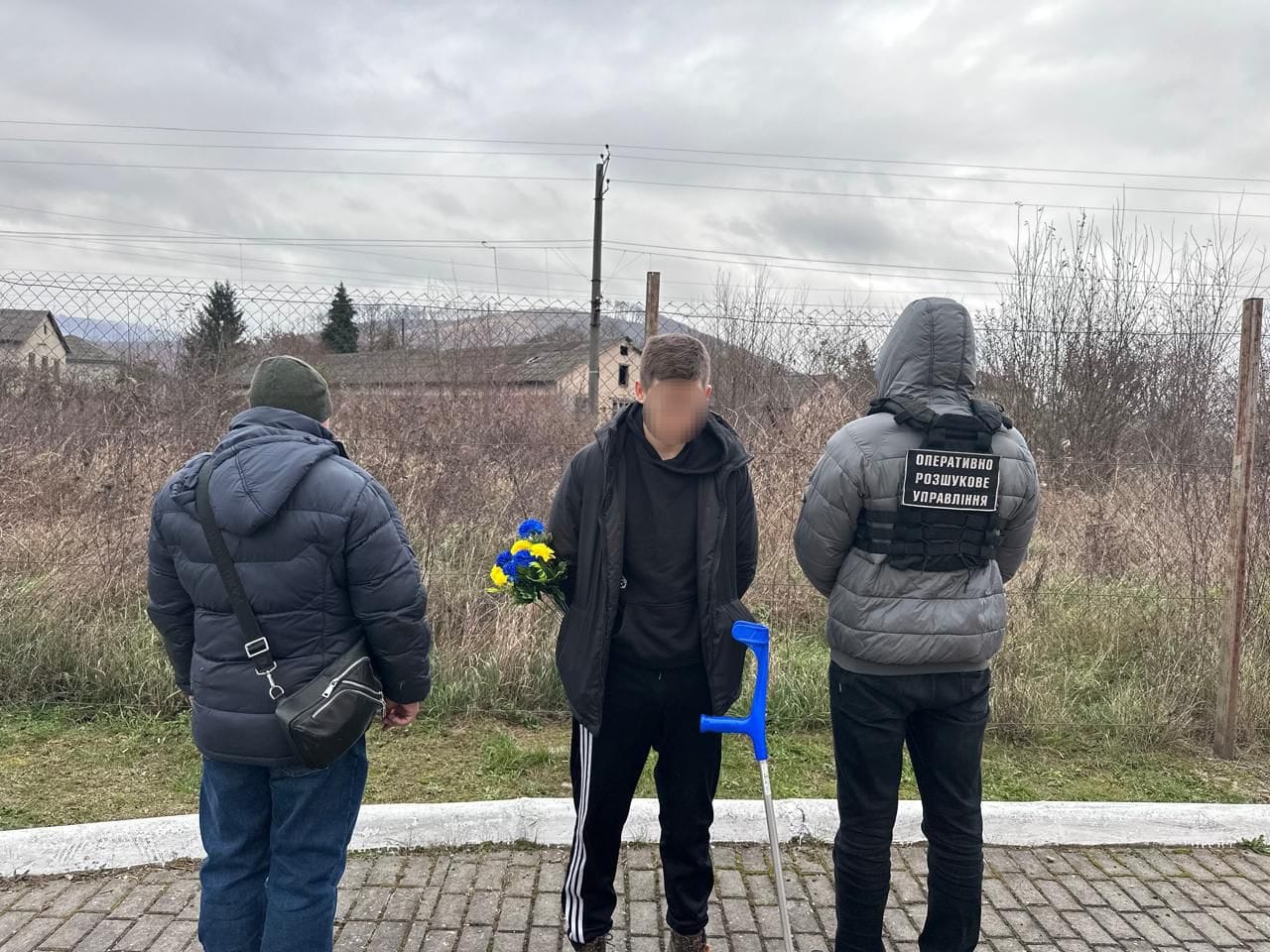 Вдавав з себе інваліда, який приїхав на могилу до родичів: На Закарпатті затримали "кульгавого" ухилянта