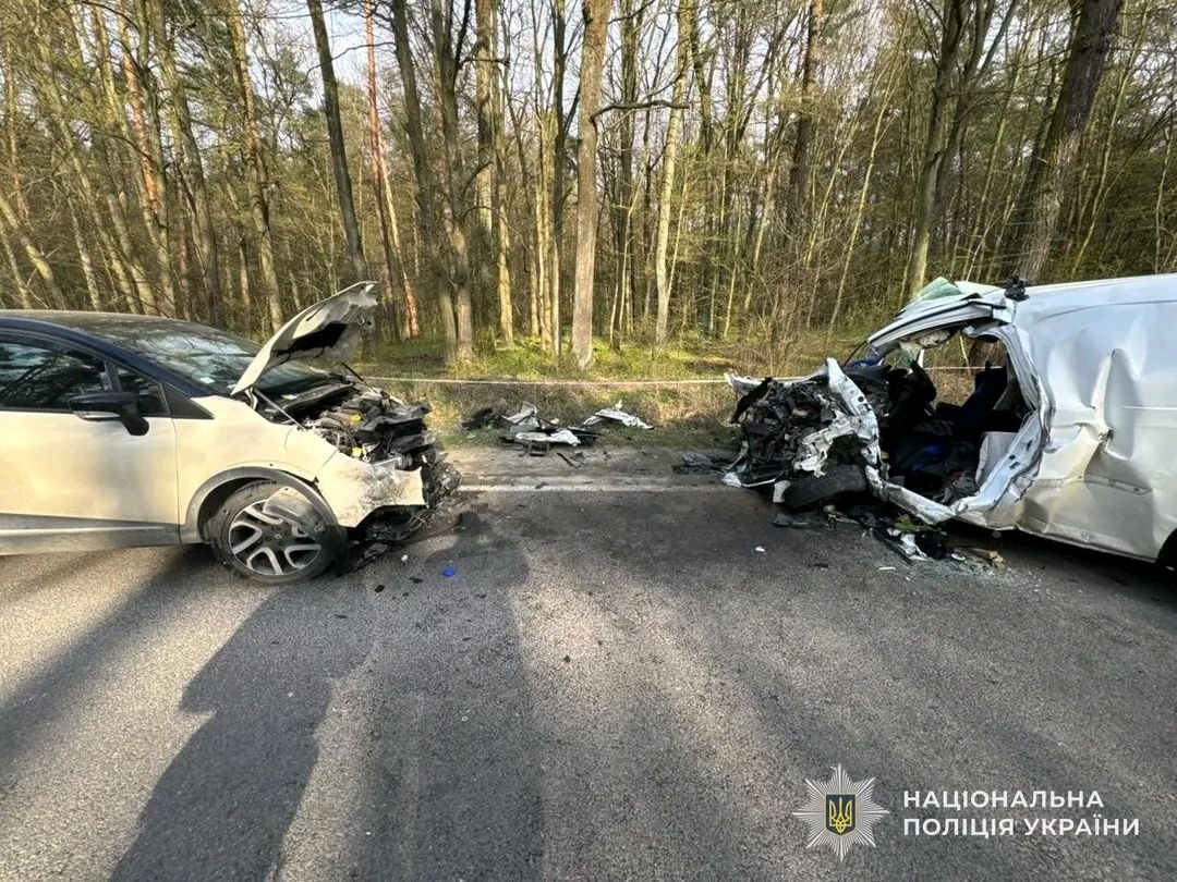Масштабна троща на трасі Львів — Самбір: серед госпіталізованих діти (фото)