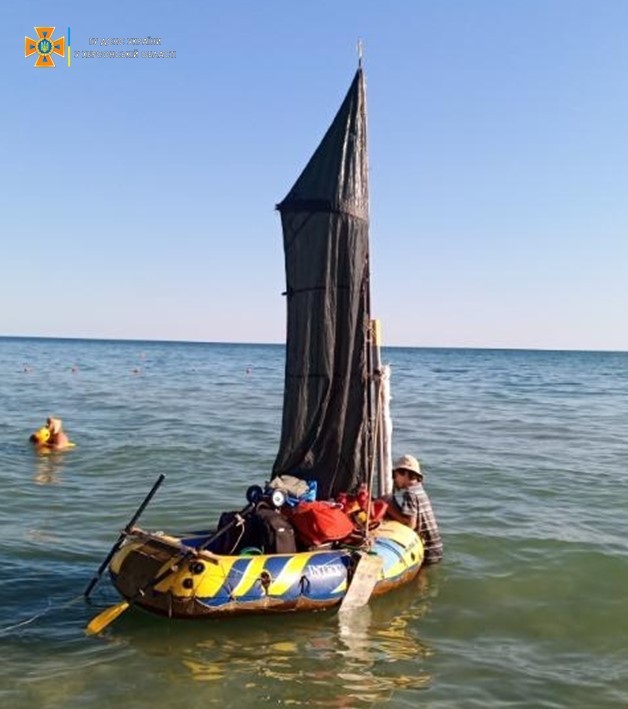 На Херсонщині врятували чоловіка з сином, яких на човні віднесло у відкрите море