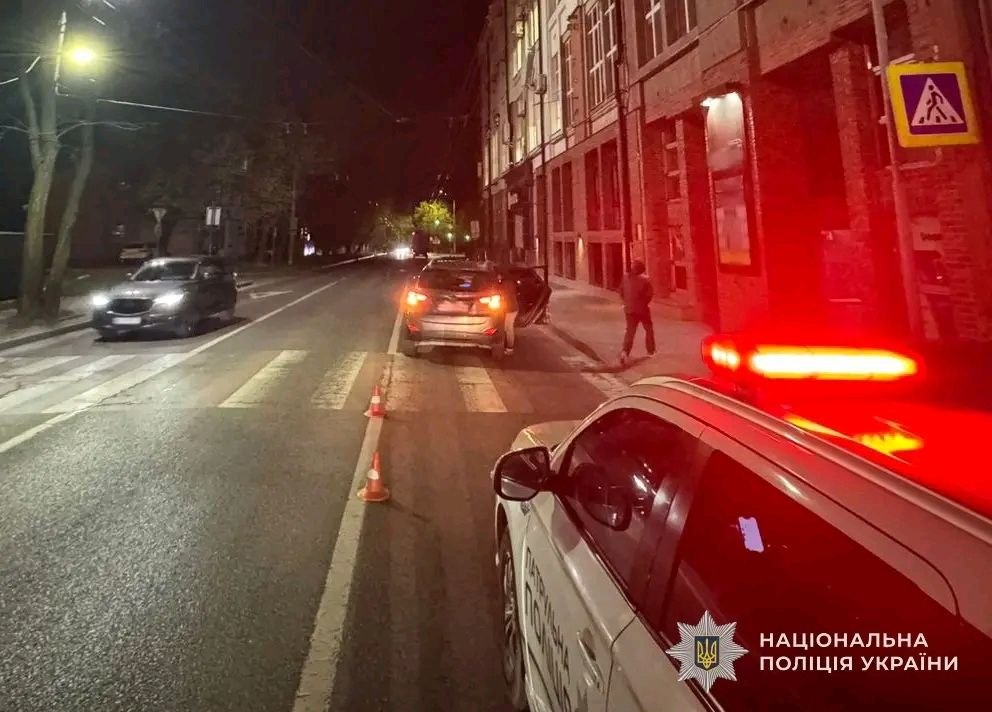 Вночі у Львові сталася аварія: з'явилися фото