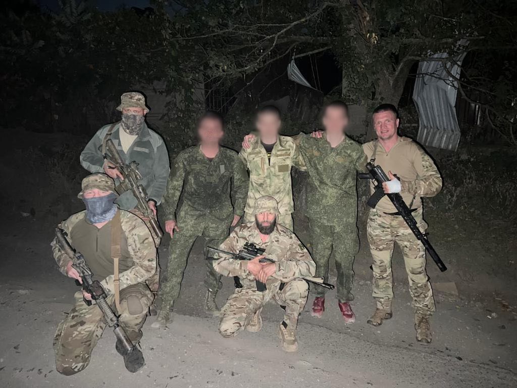 ГУР і ВМС повернули додому двох десантників. Понад півтора року були в окупації