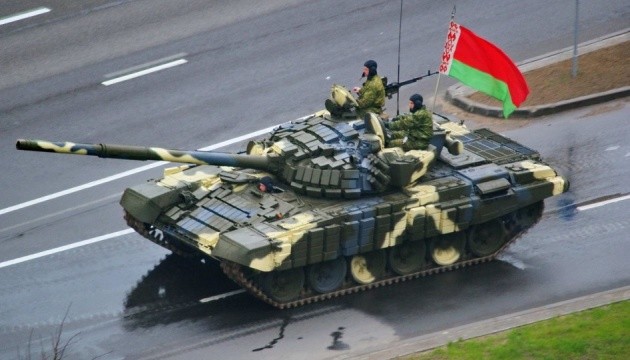 Білорусь може віддати свої танки Росії