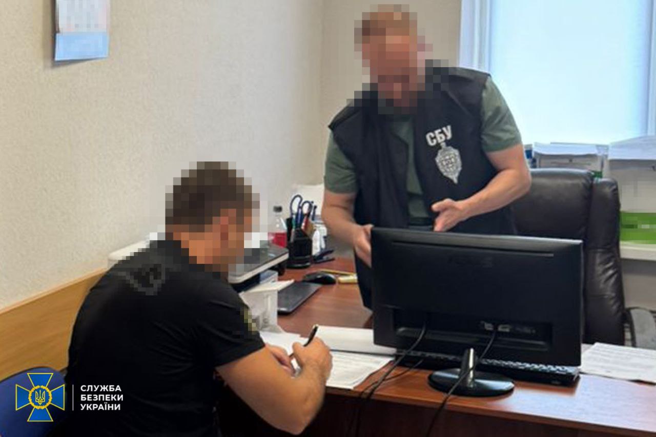Розтратив 1 млрд грн на закупівлі продуктів харчування для ЗСУ: СБУ викрила експосадовця Міноборони (фото)