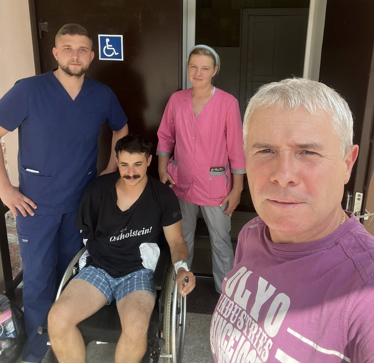 Син відомого українського телеведучого втратив руку на війні (фото)