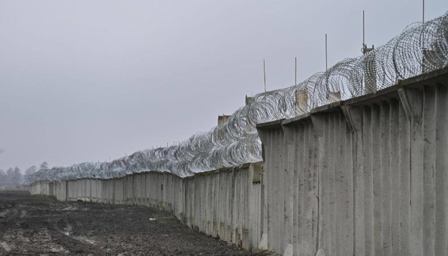 Латвія вже збудувала частину паркану на кордоні з Білоруссю