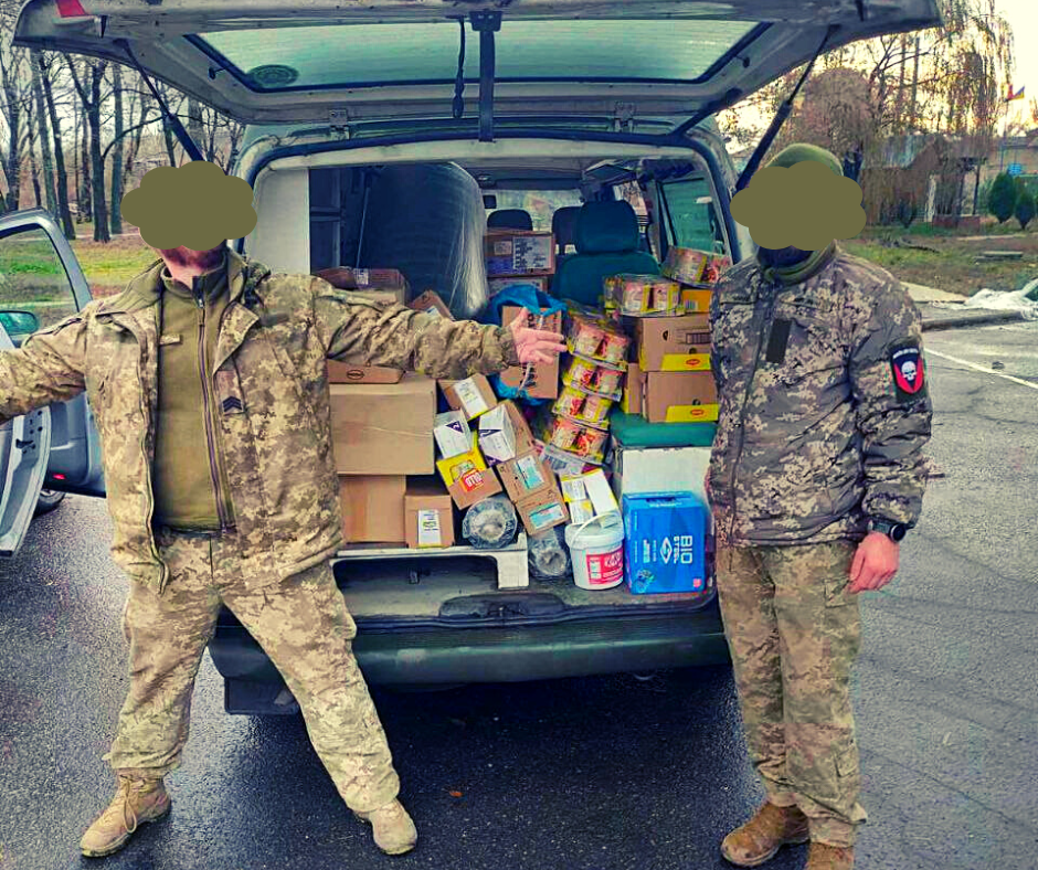 Понад півтора тисячі посилок зібрали львівські школярі для військових на передовій