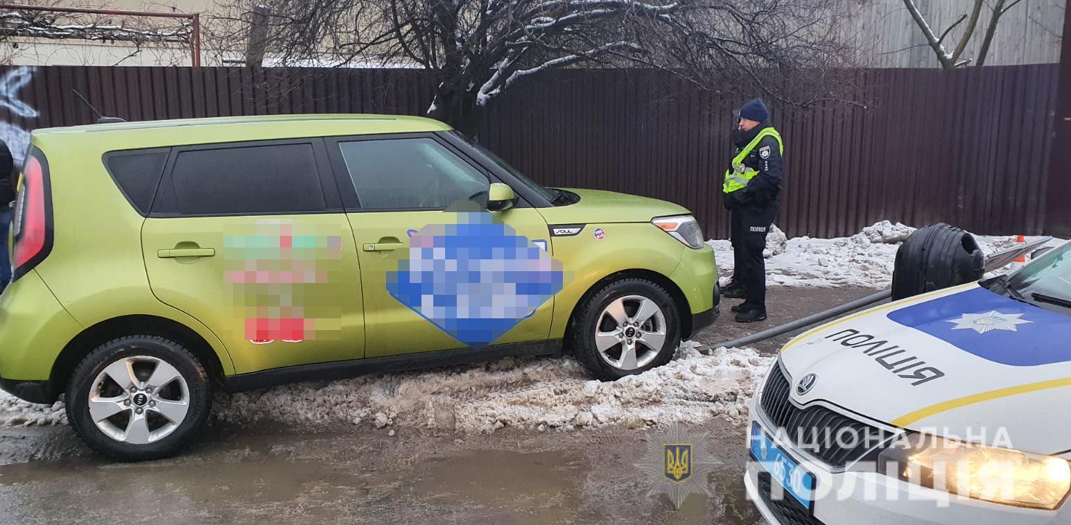 У Львові 50-річний водій раптово помер за кермом авта під час руху