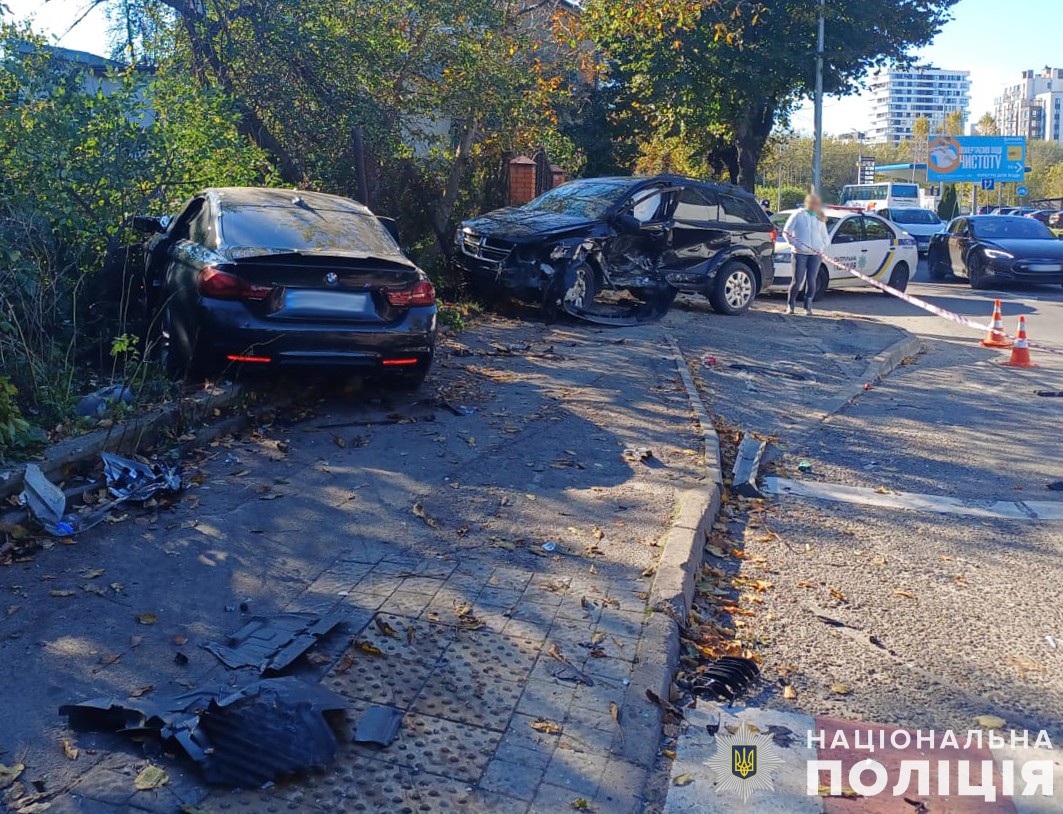 У Львові сталася моторошна ДТП: один загиблий і троє травмованих. Фото