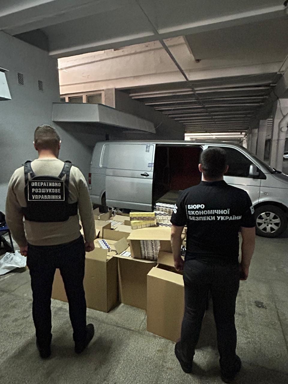 На Львівщині зупинили мікроавтобус з 23 ящиками безакцизних цигарок