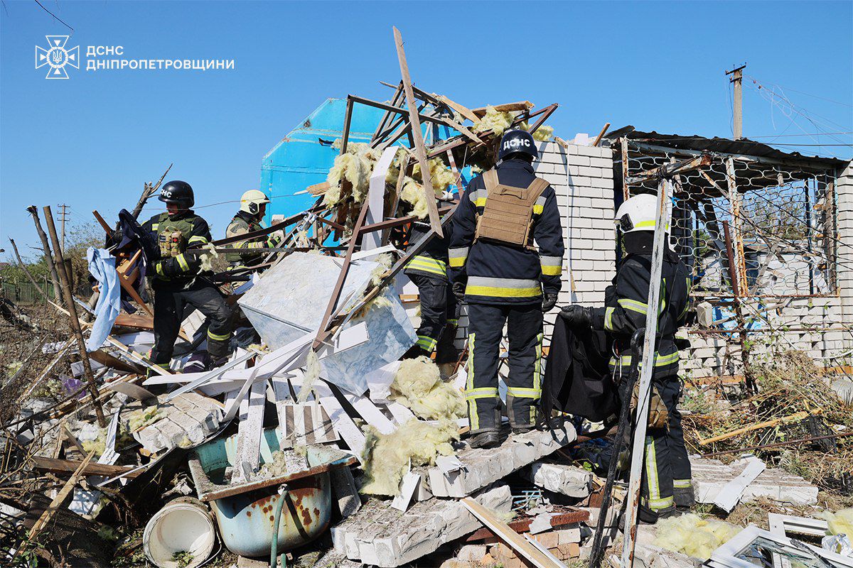 Рятувальники показали наслідки атаки по Дніпропетровщині