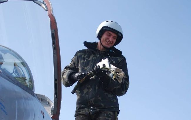 Зеленський присвоїв звання Героя України загиблому пілоту F-16 Максиму Устименку