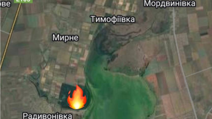Спалена база та підірвана залізниця: у Мелітополі сьогодні палає